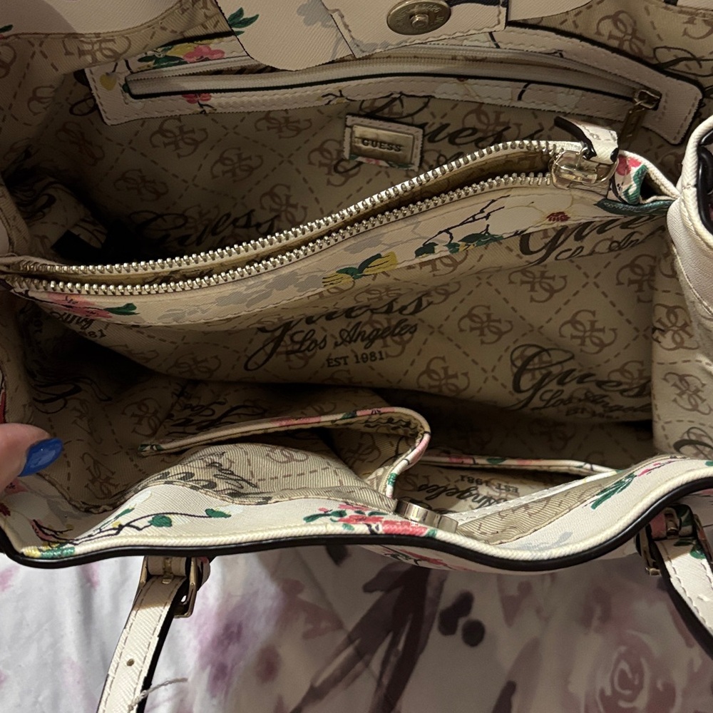 GUESS Floral Cream Tote Bag - Picture 2 of 3